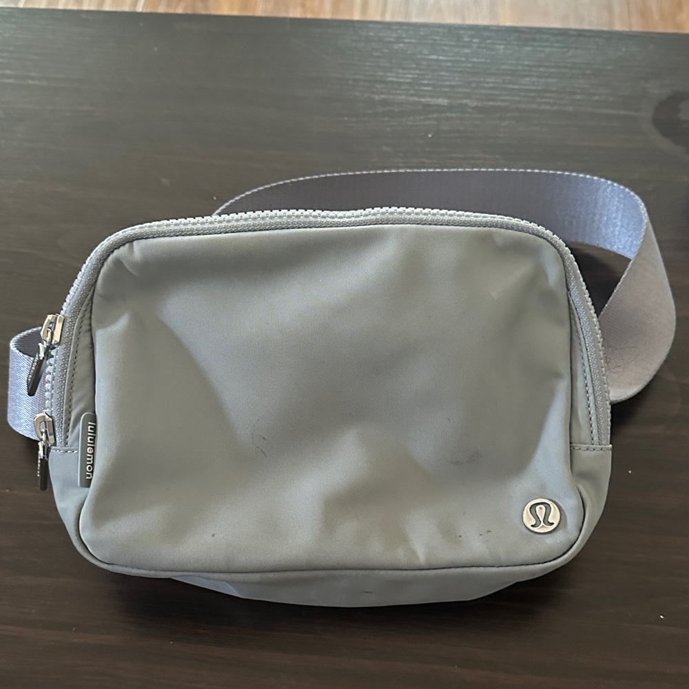 Lululemon Athletica Grey 2L Belt Bag